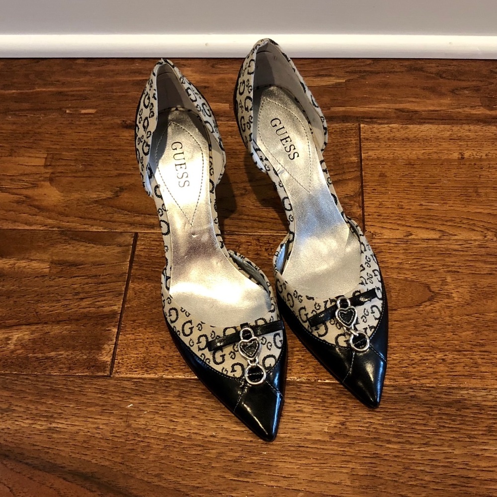 Guess Pumps
